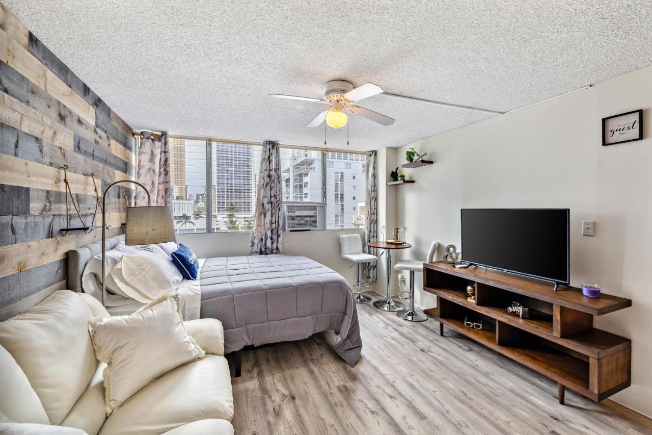 Modern Waikiki Condo Perfect For Beach Getaway! Honolulu Bagian luar foto