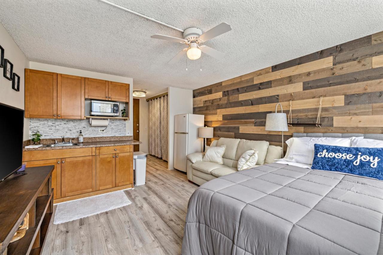 Modern Waikiki Condo Perfect For Beach Getaway! Honolulu Bagian luar foto