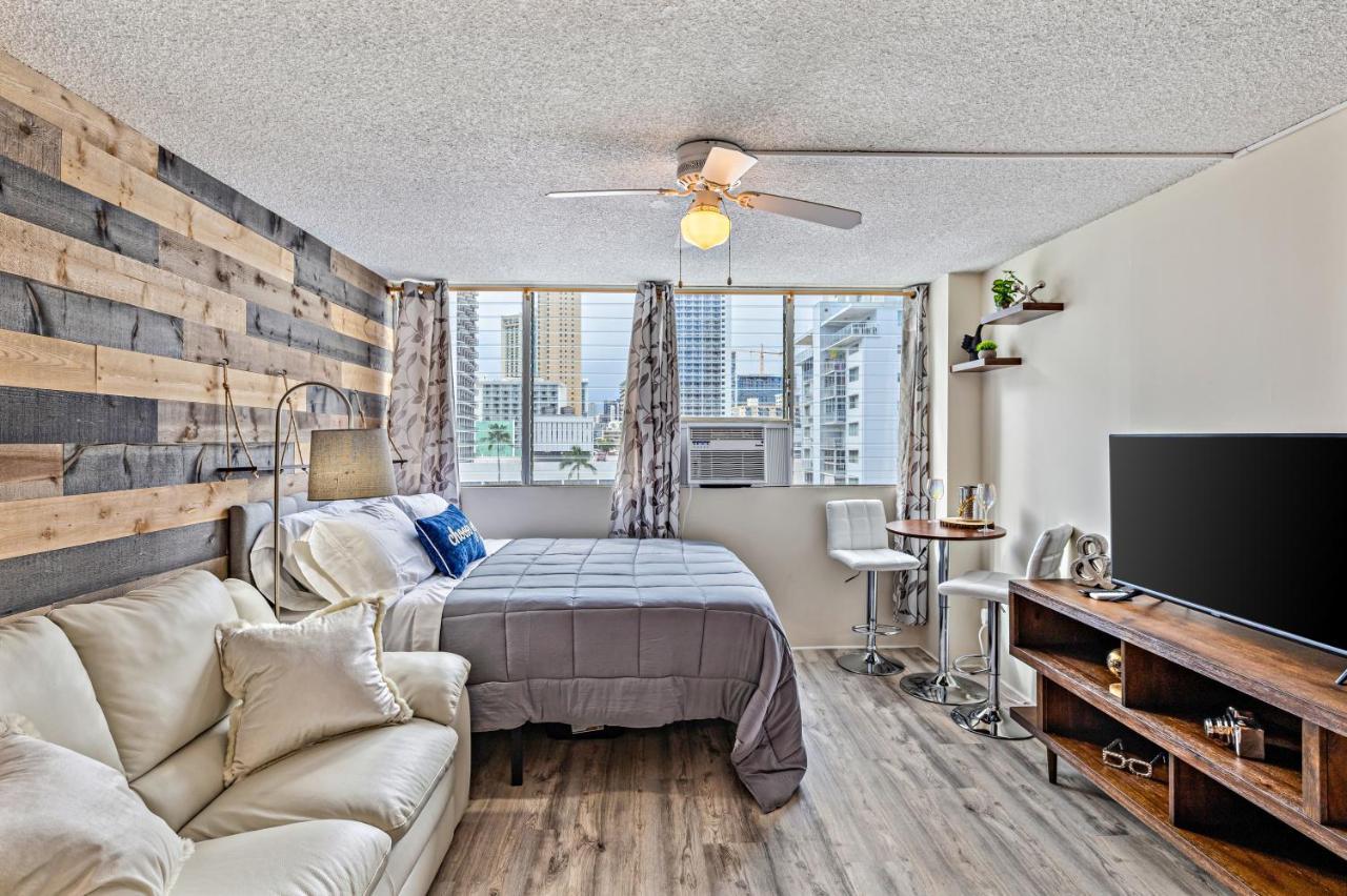 Modern Waikiki Condo Perfect For Beach Getaway! Honolulu Bagian luar foto