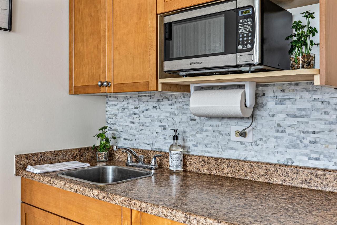 Modern Waikiki Condo Perfect For Beach Getaway! Honolulu Bagian luar foto