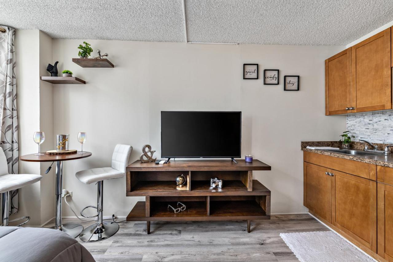 Modern Waikiki Condo Perfect For Beach Getaway! Honolulu Bagian luar foto
