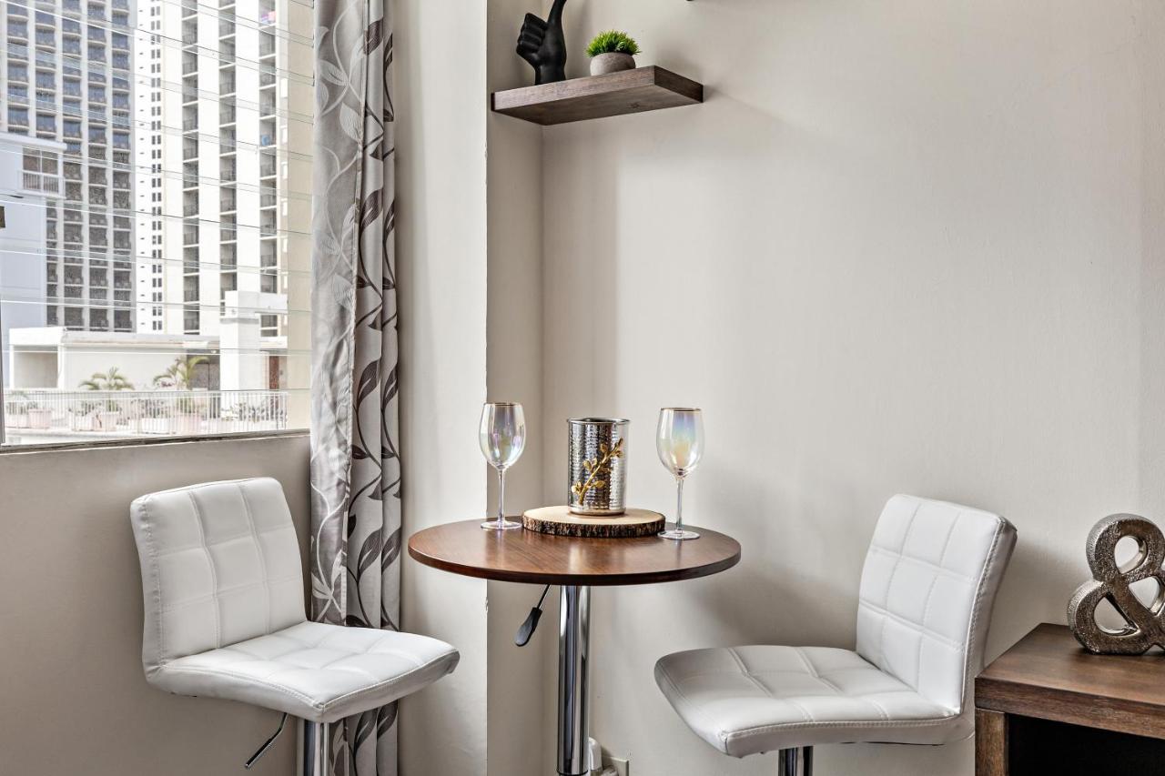 Modern Waikiki Condo Perfect For Beach Getaway! Honolulu Bagian luar foto